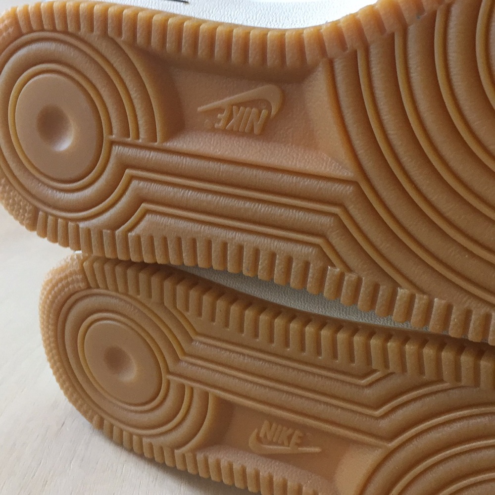 Nike Air Force One - Picture 10 of 15